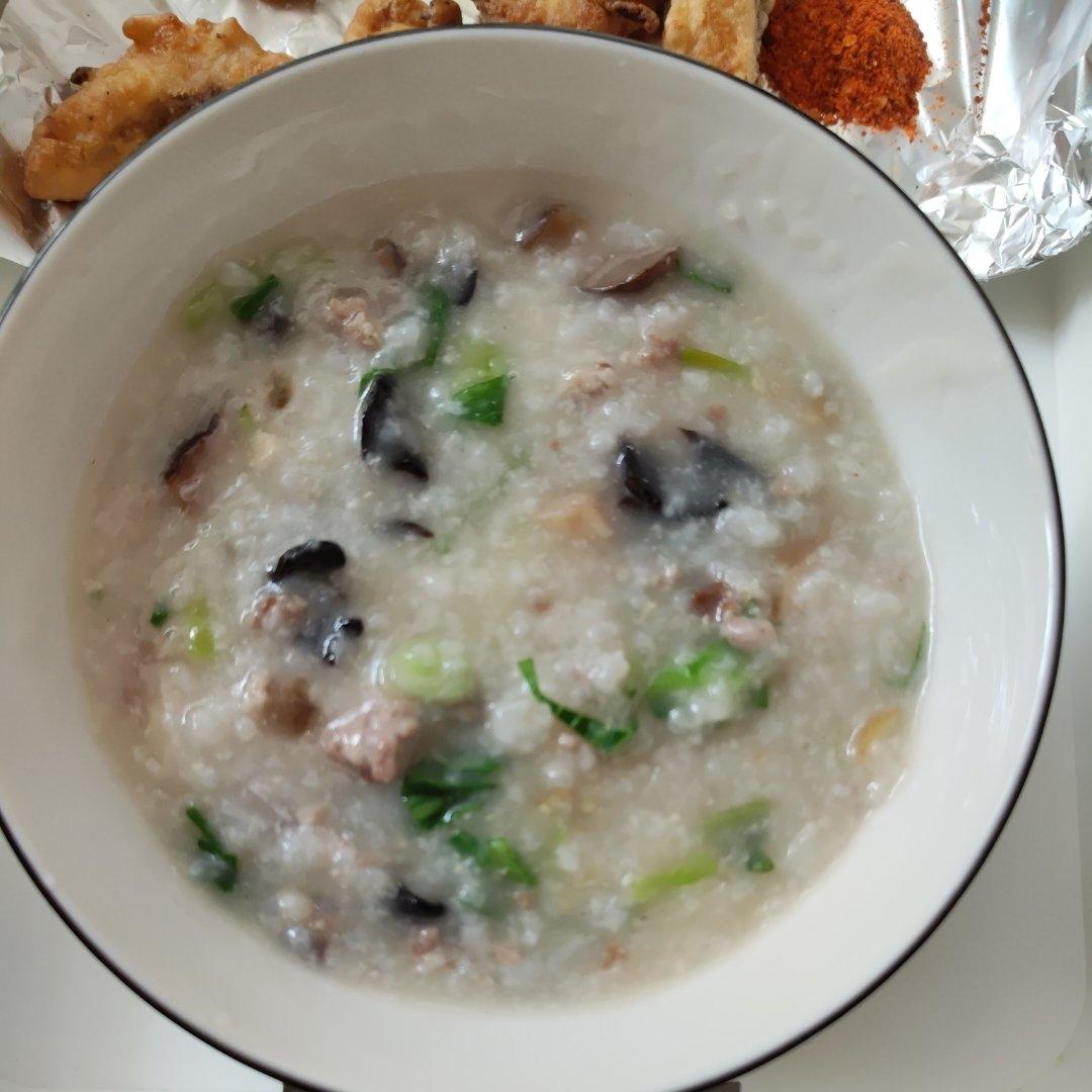 妈妈👩教我做的皮蛋瘦肉粥🥣简单快捷美味😋
