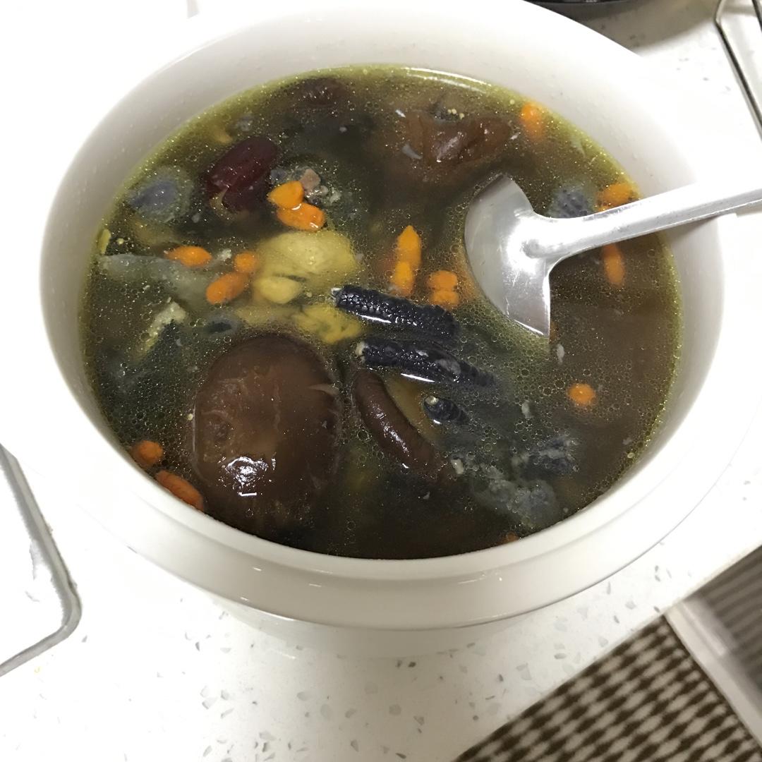 枸杞红枣乌鸡汤