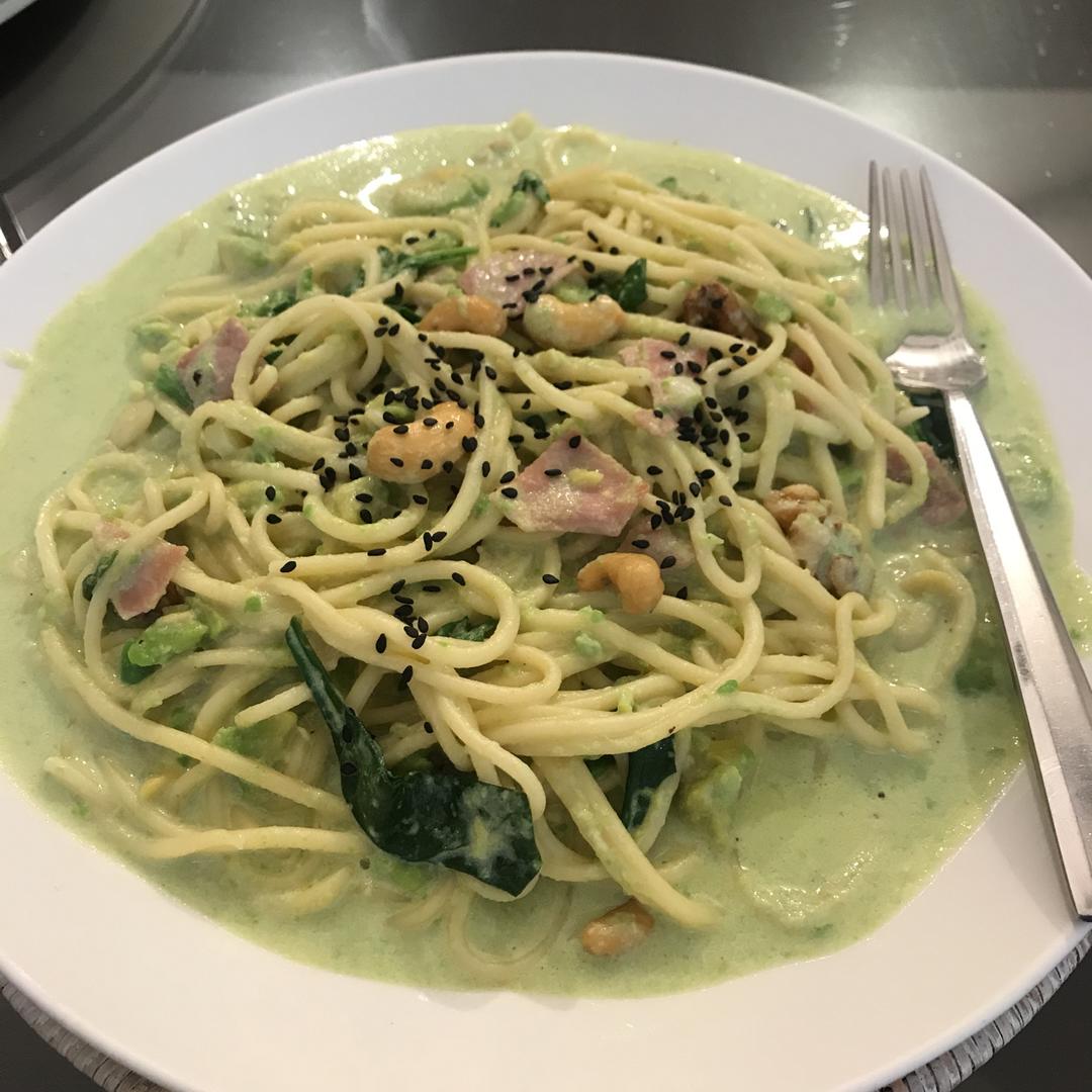 小清新牛油果火腿意面