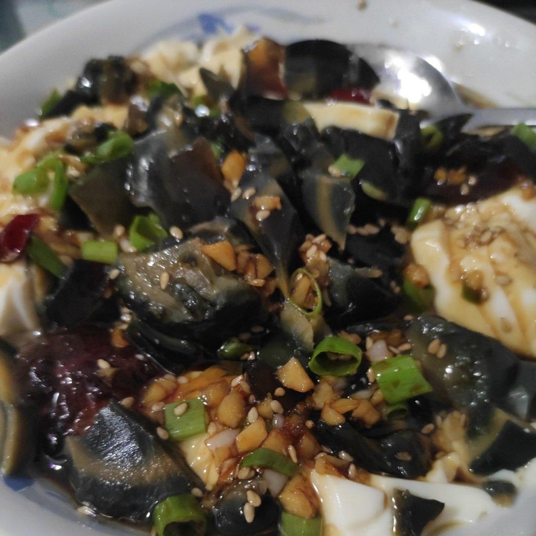 皮蛋拌豆腐