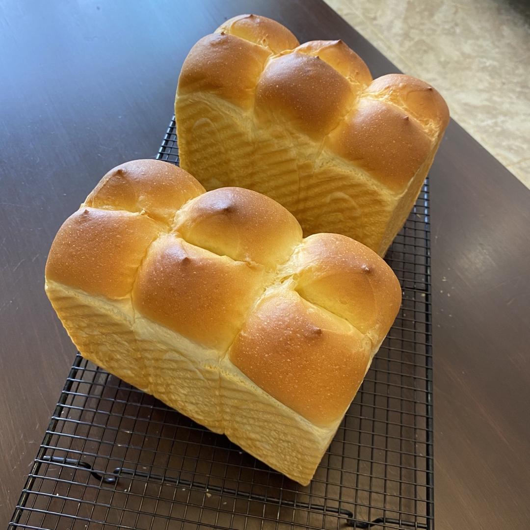 d酱草莓做的布里欧修皇冠吐司