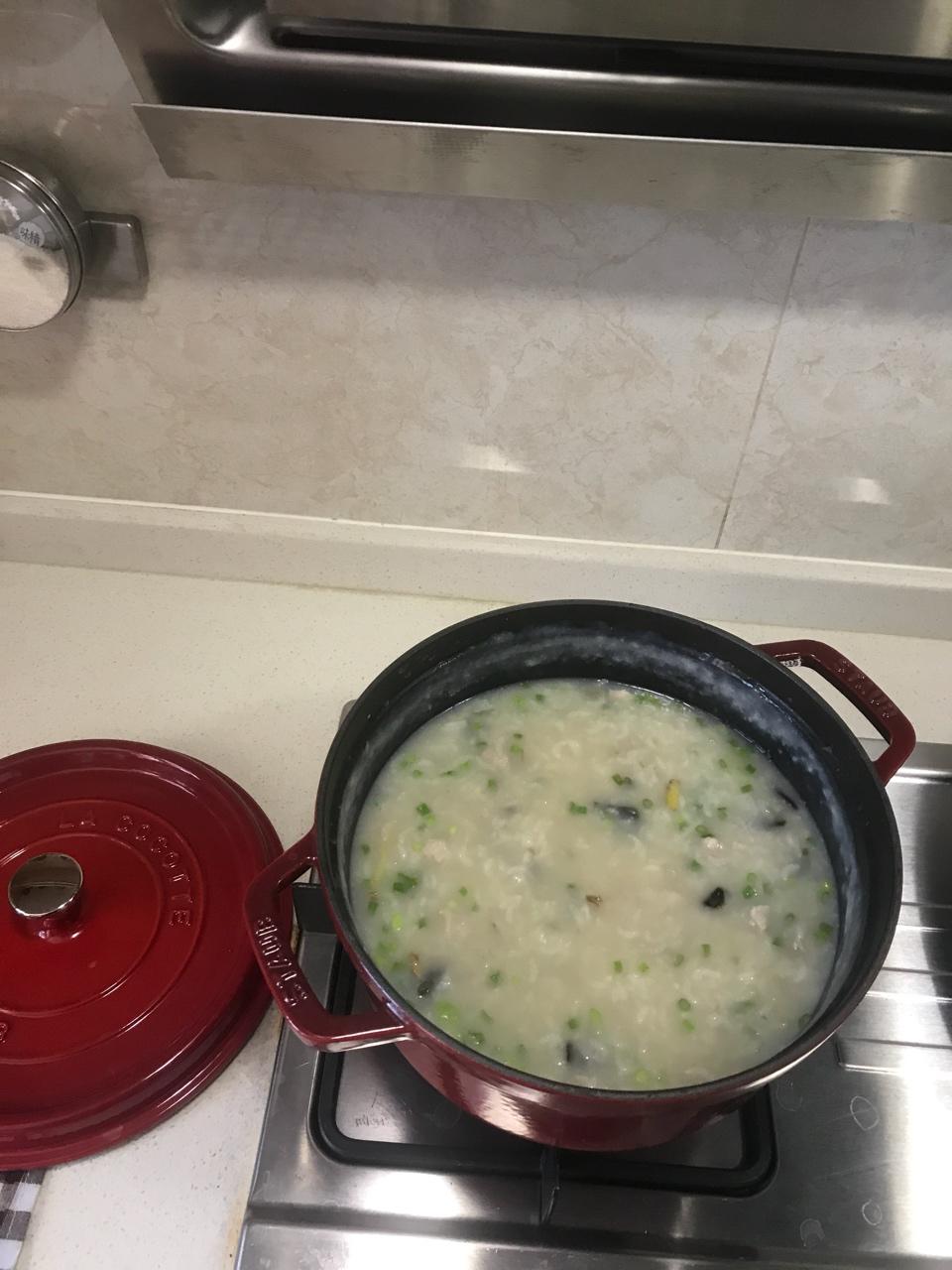 皮蛋瘦肉粥（珐琅锅15分钟快煮）