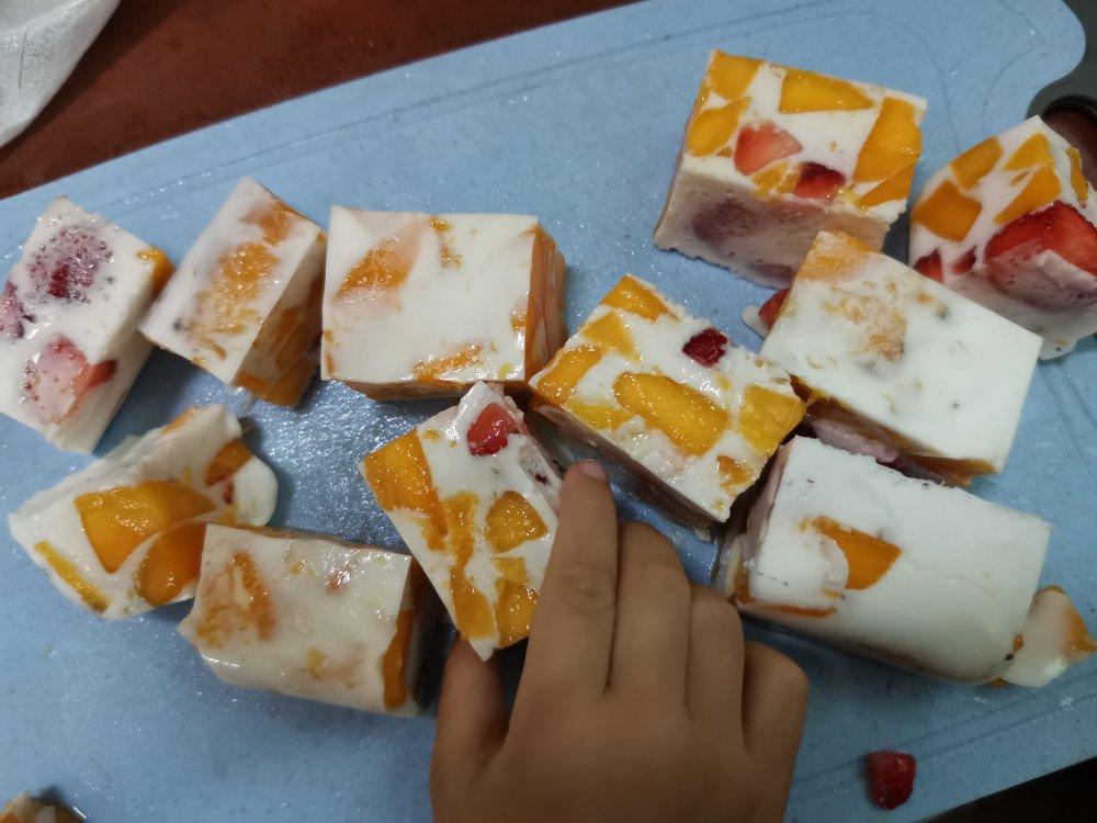 草莓芒果椰奶冻