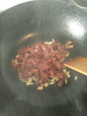 秋葵炒牛肉的做法 步骤4