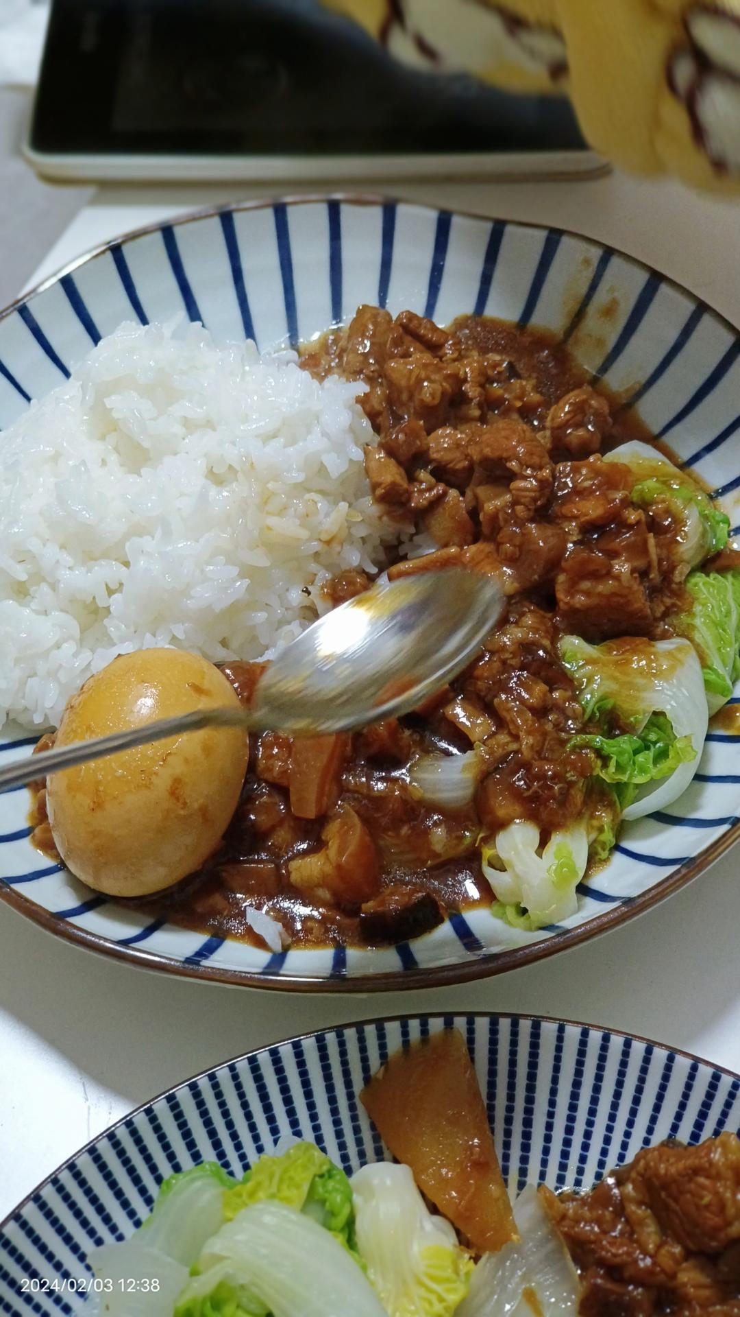 洋葱酥卤肉饭