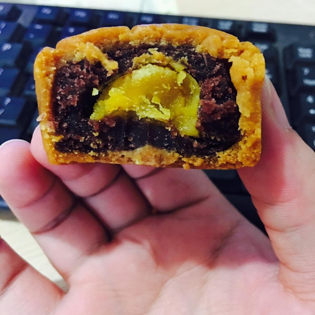 广式月饼—蛋黄莲蓉月饼