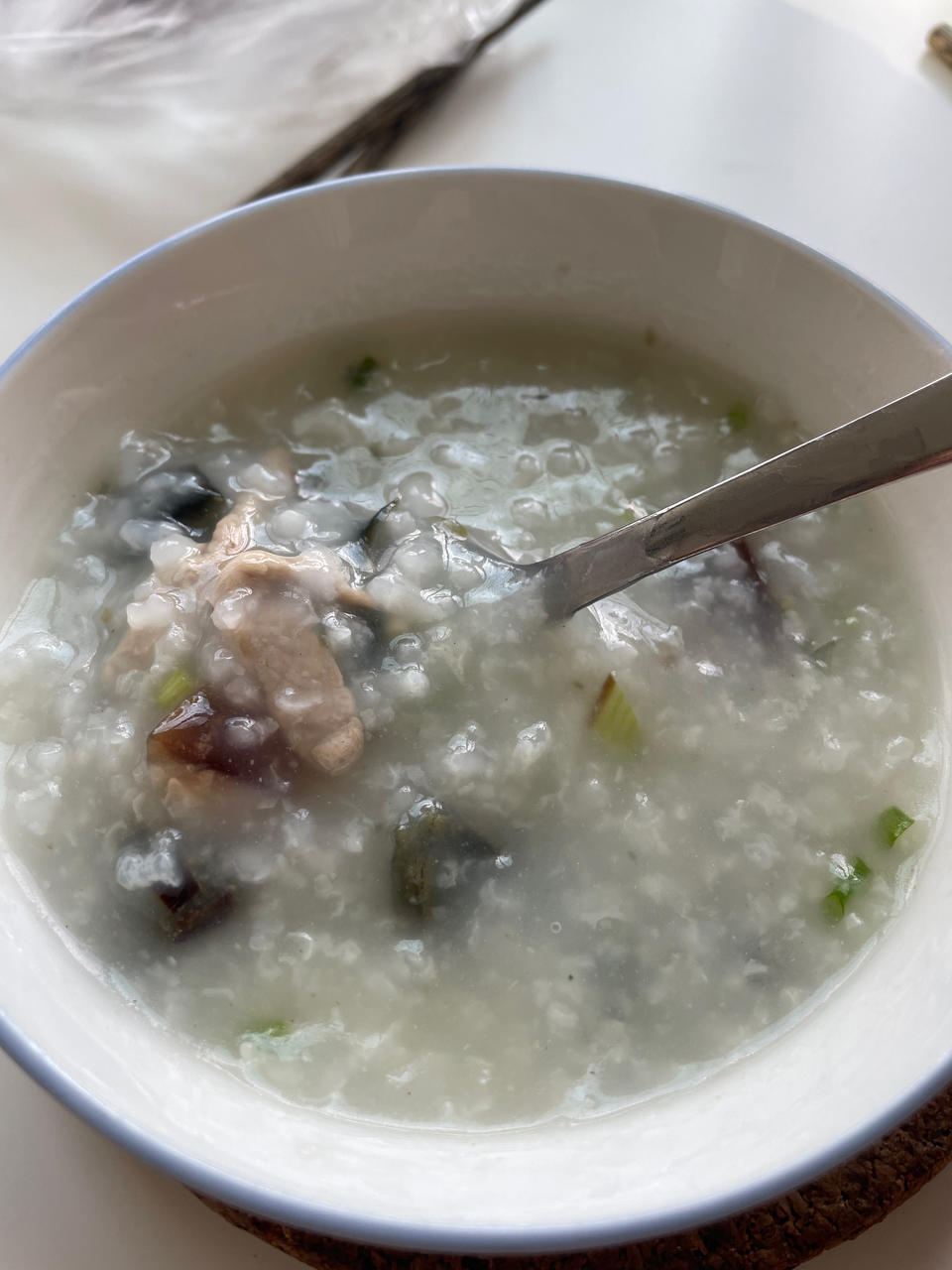 妈妈👩教我做的皮蛋瘦肉粥🥣简单快捷美味😋