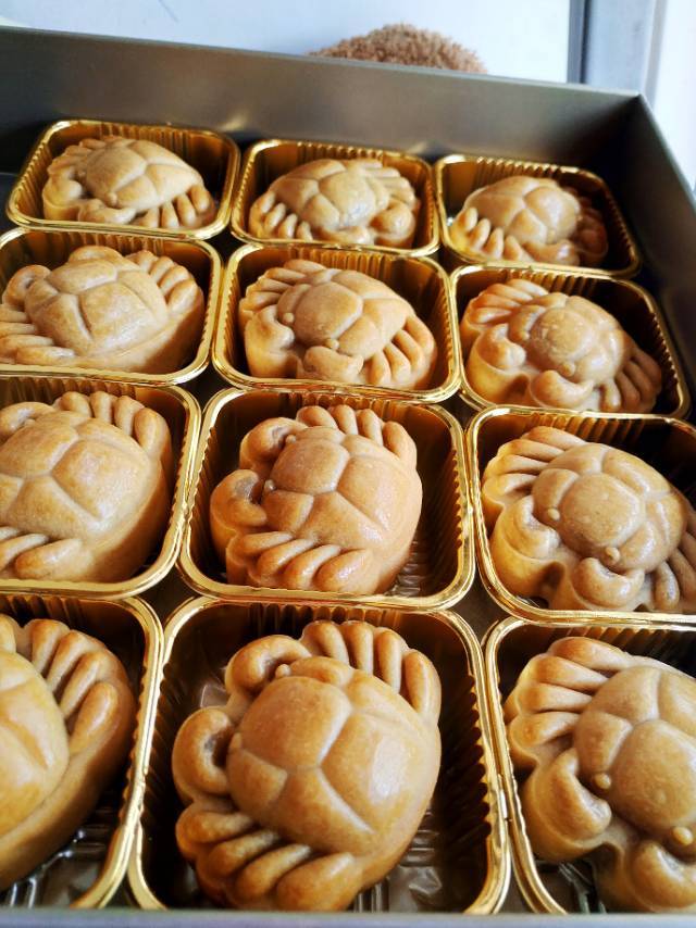 手机用户9670_0ioj做的【私房爆款】中秋螃蟹月饼~ukoeo高比克制作