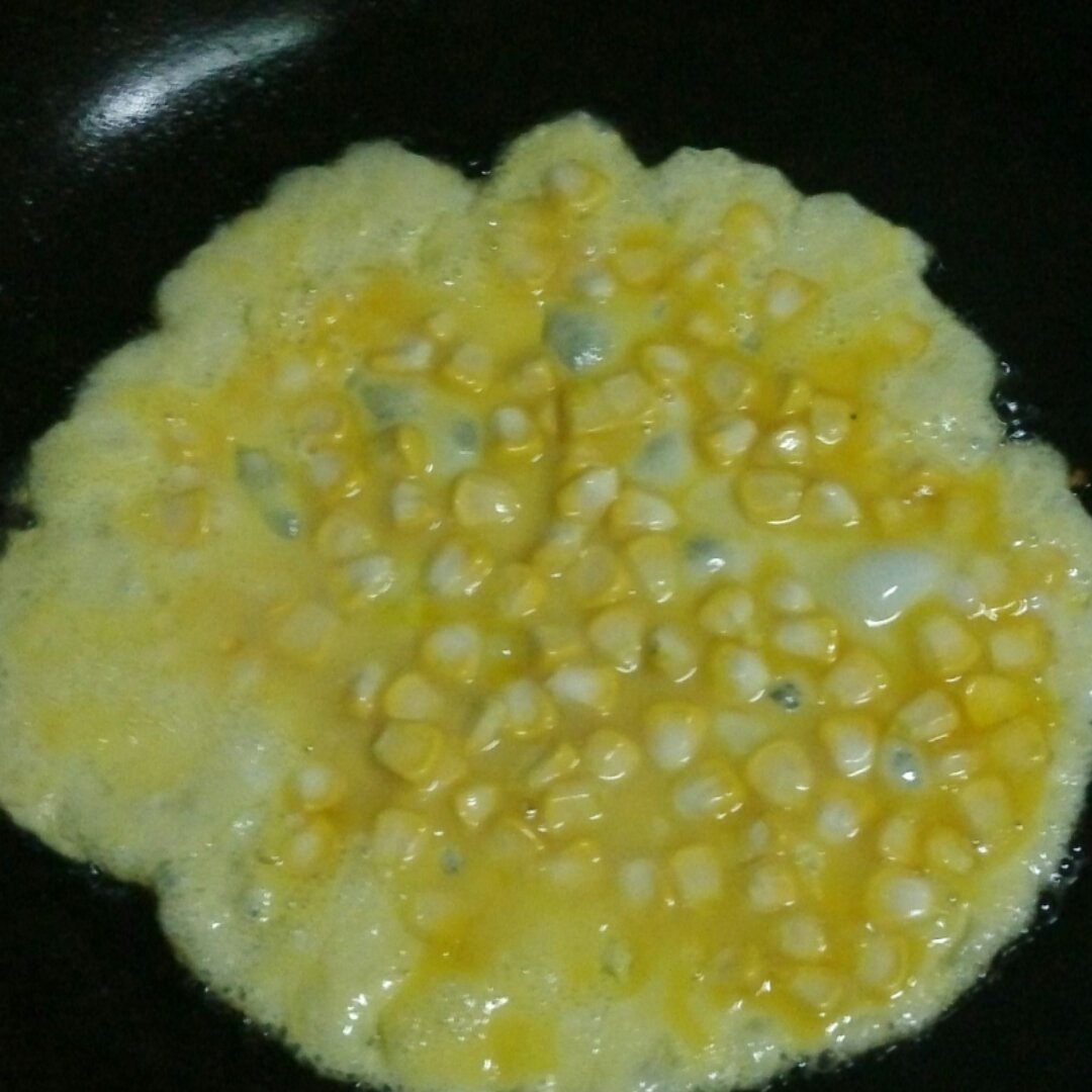 蛋香鲜玉米饼