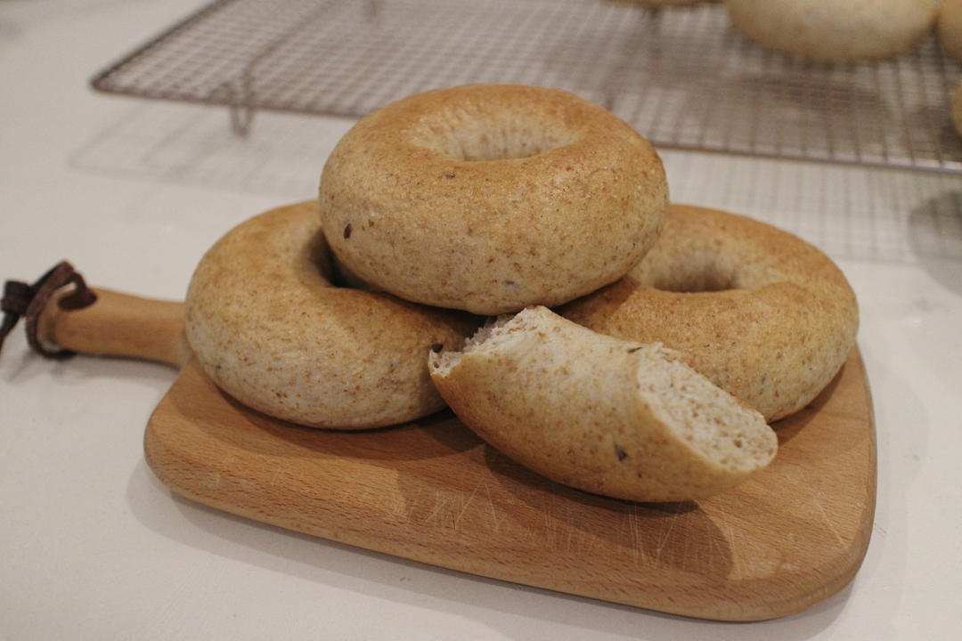 一百个小面包做的全麦贝果05健康无油低糖低脂的早餐面包要做好还是