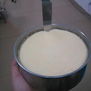 蒸蛋糕(6寸2蛋戚风)（普通面粉 不需要苏打或泡打粉）的做法 步骤9