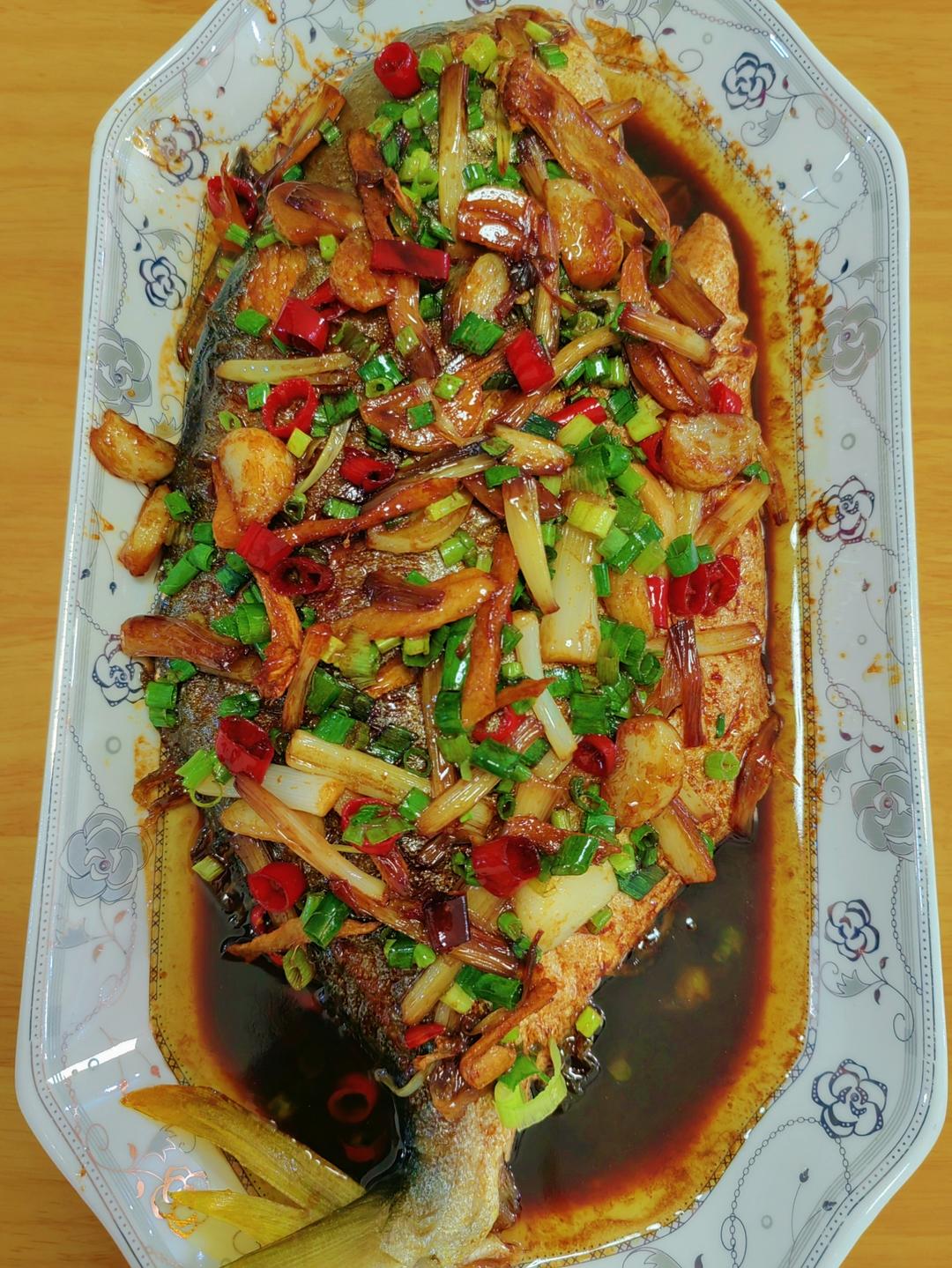 香辣下饭的红烧金鲳鱼