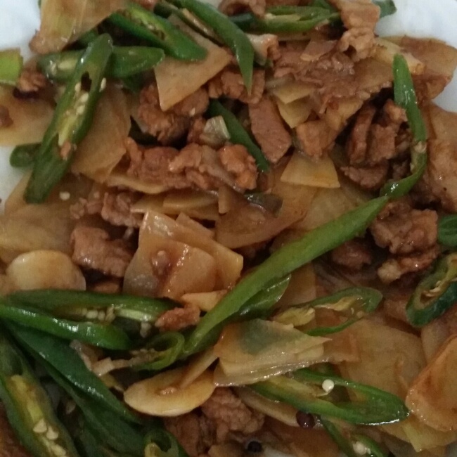 青椒土豆片炒肉