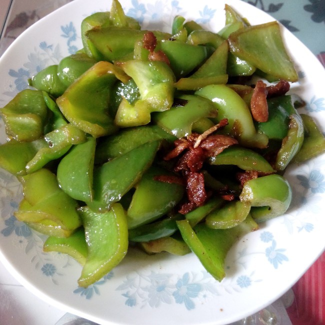 五花肉炒彩椒
