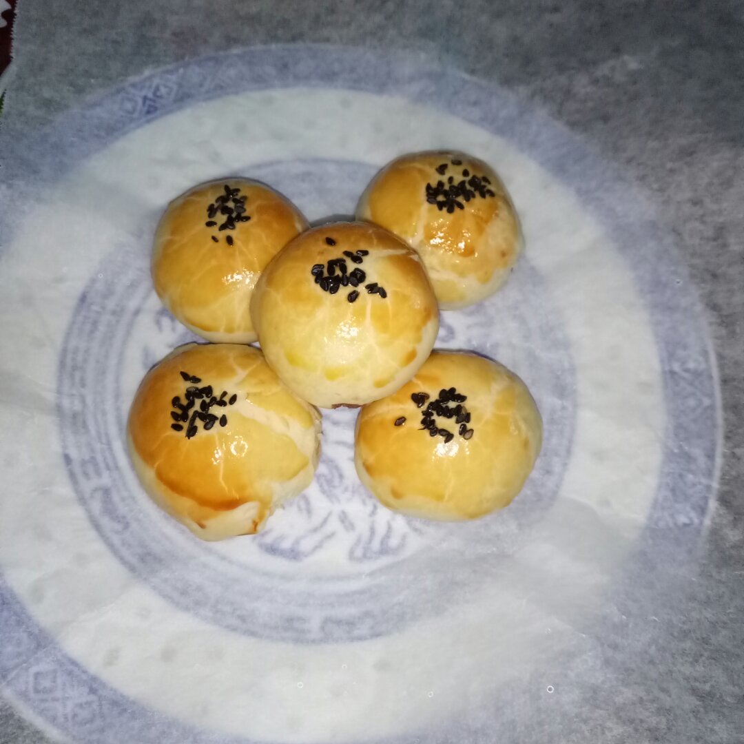 蛋黄酥 Danhuangsu