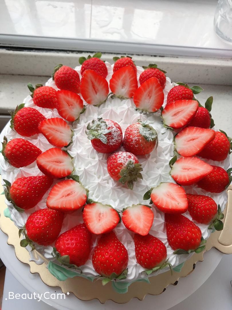 草莓戚风生日蛋糕