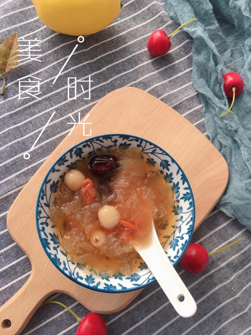 银耳莲子羹～出胶有妙招