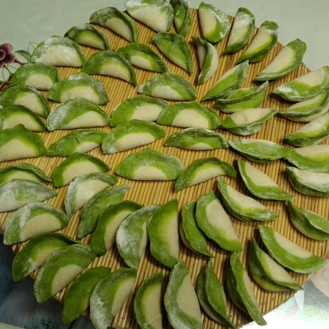 翡翠白玉白菜饺子详细版（附翡翠白玉白菜饺子包法，翡翠白玉饺子皮两种制法，面包机和面，翡翠白玉烧卖，各种馅料搭配）