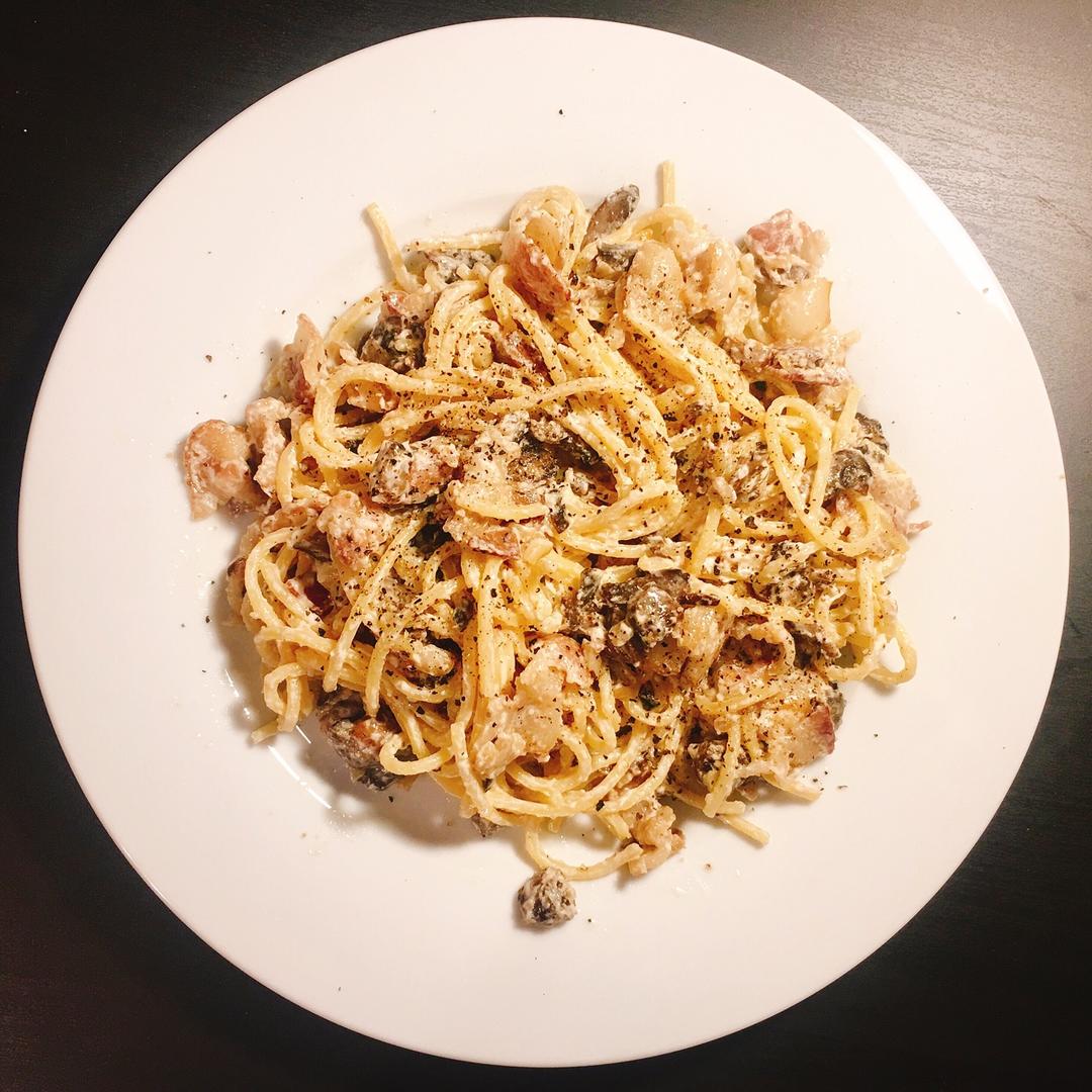 奶油培根蘑菇意面