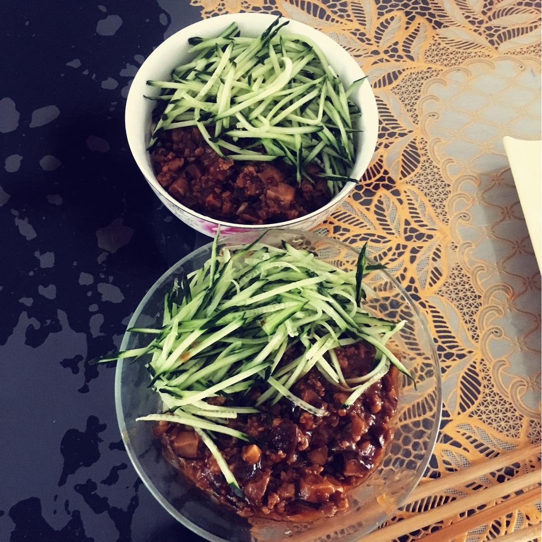 私房香菇肉酱拌面