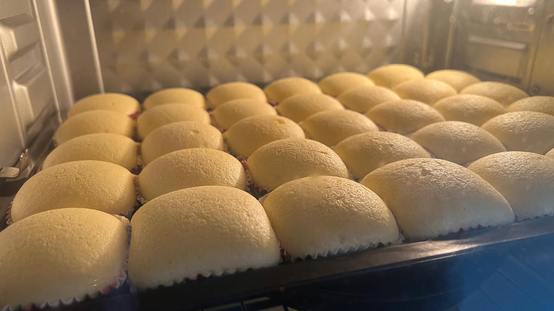 消耗淡奶油之作——淡奶油小蛋糕