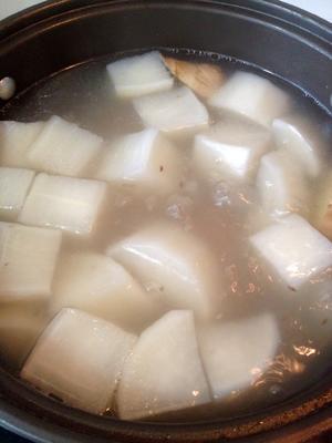 白萝卜薏仁米猪骨汤的做法 步骤6