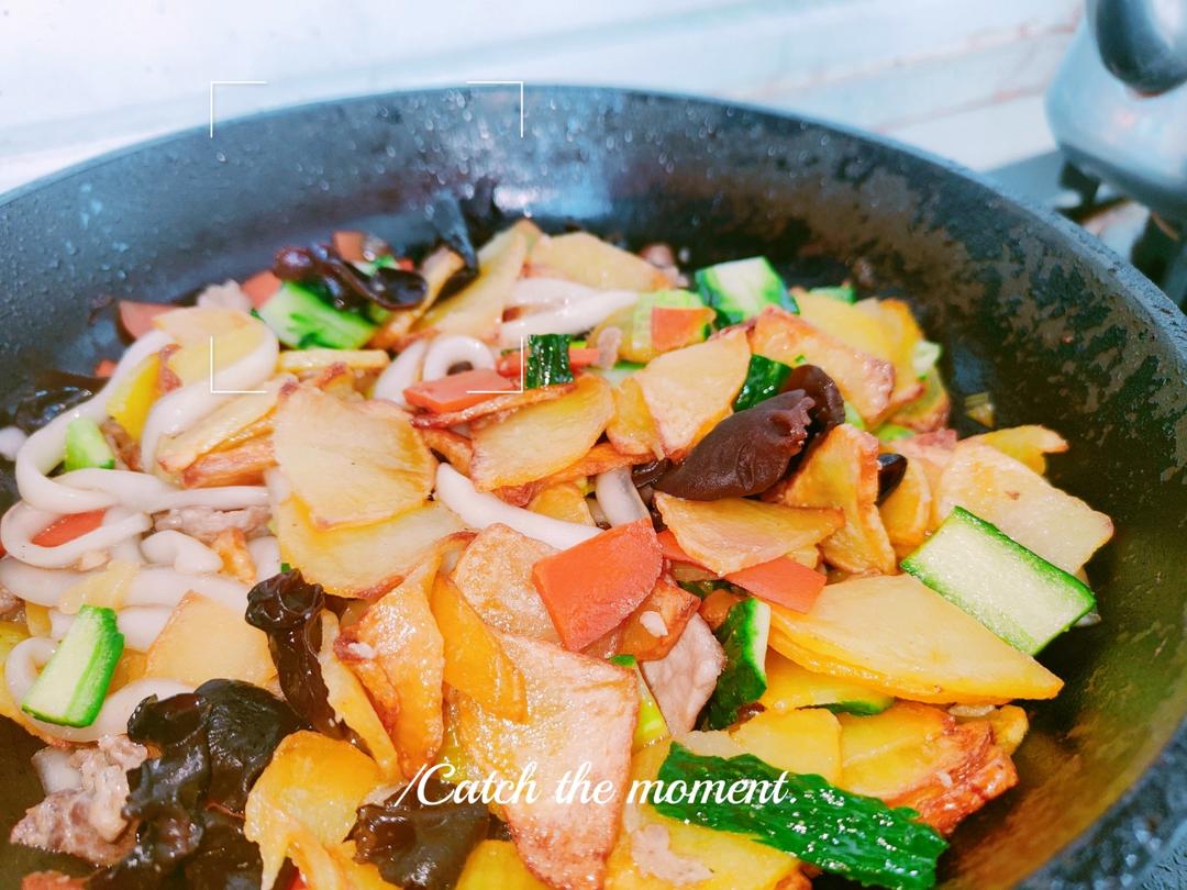 【过油肉土豆片】