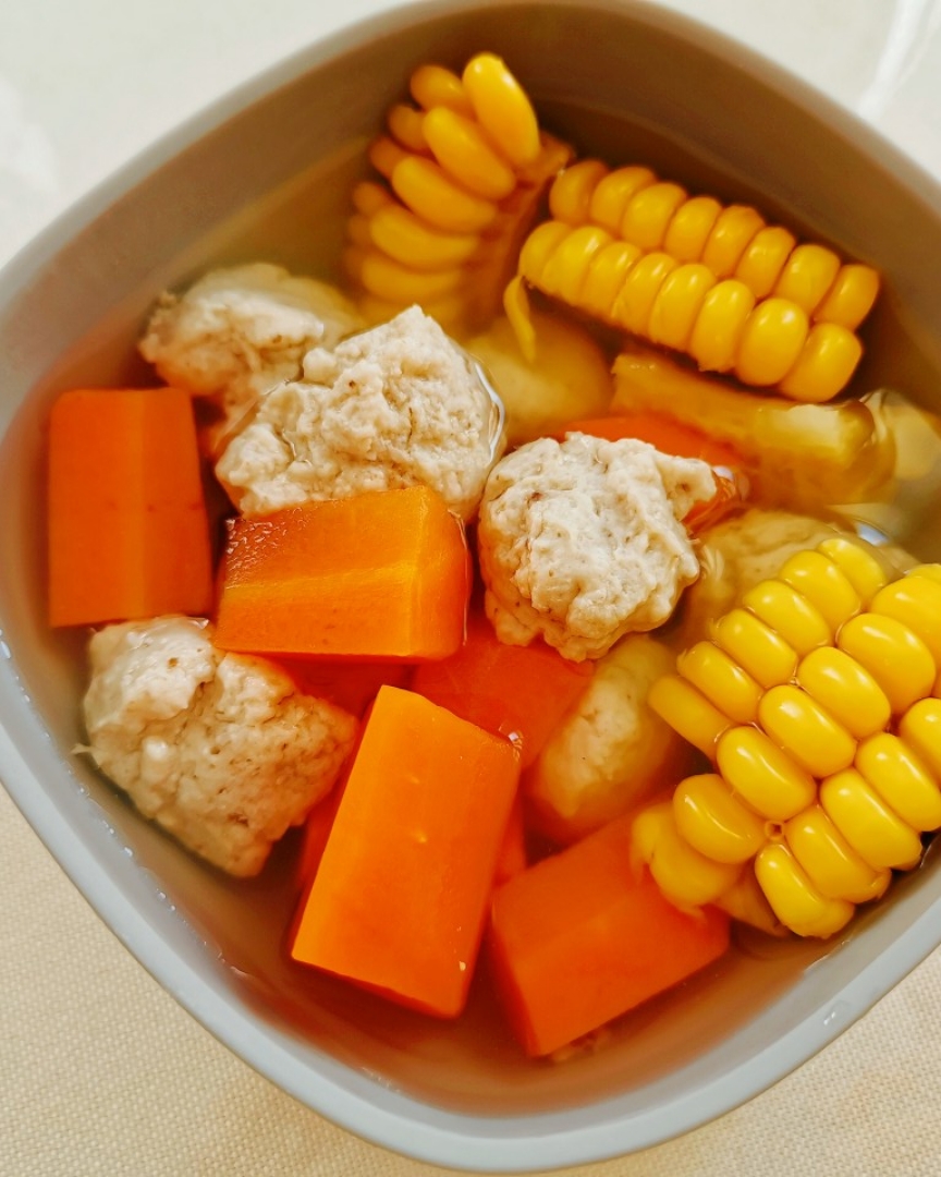香菇鸡肉丸玉米胡萝卜汤（宝宝辅食）