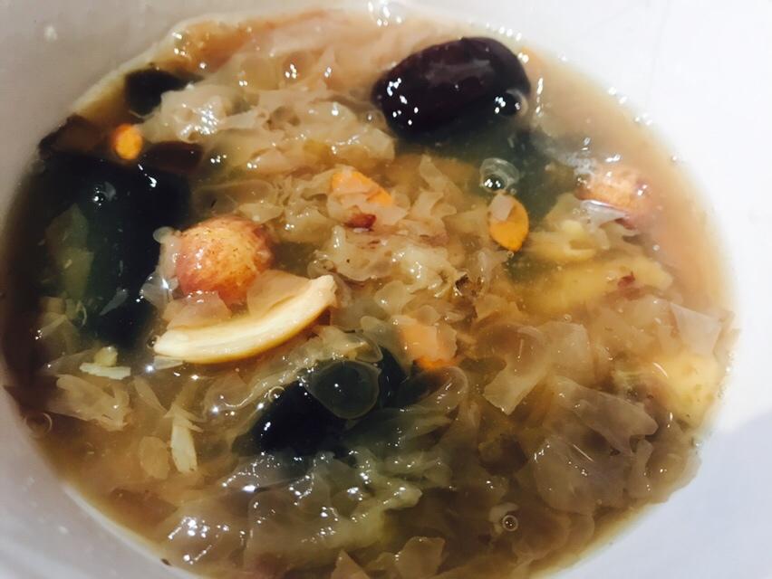红枣银耳莲子羹