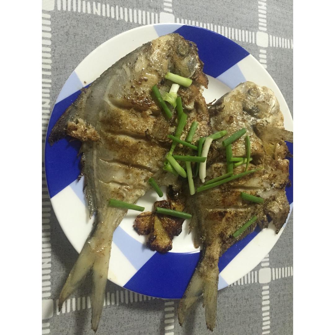 香煎鲳鳊鱼:( 堪比烧烤摊:)