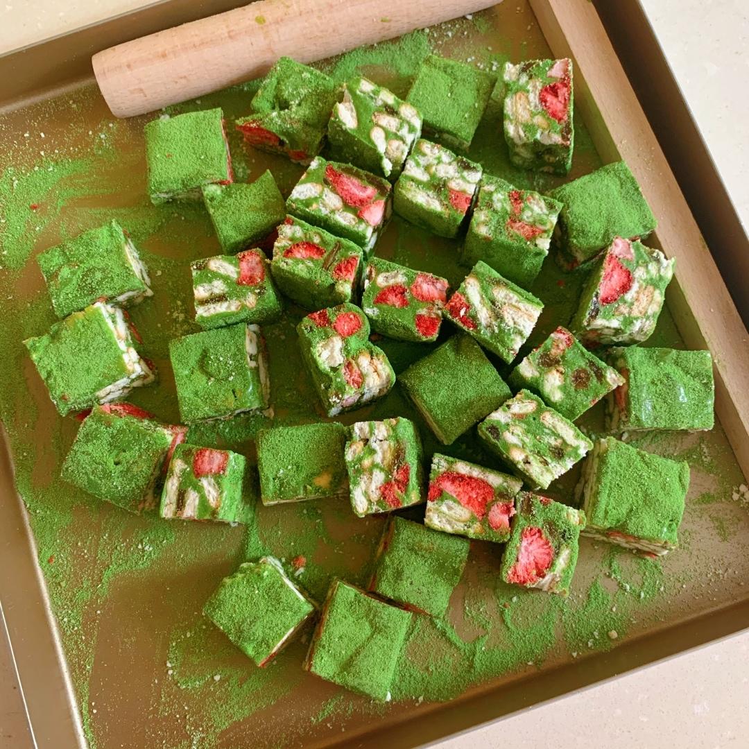 抹茶草莓雪花酥