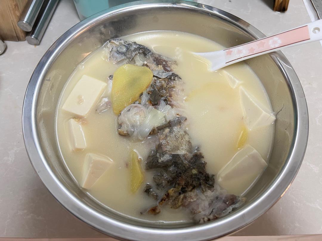 奶白鲫鱼豆腐汤|一条鱼最后的温柔