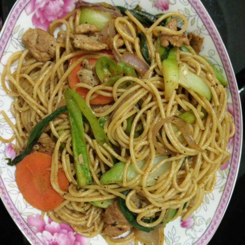 黑椒牛柳炒意面