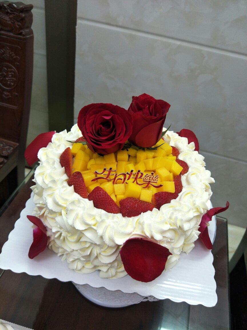 奶油水果装饰蛋糕