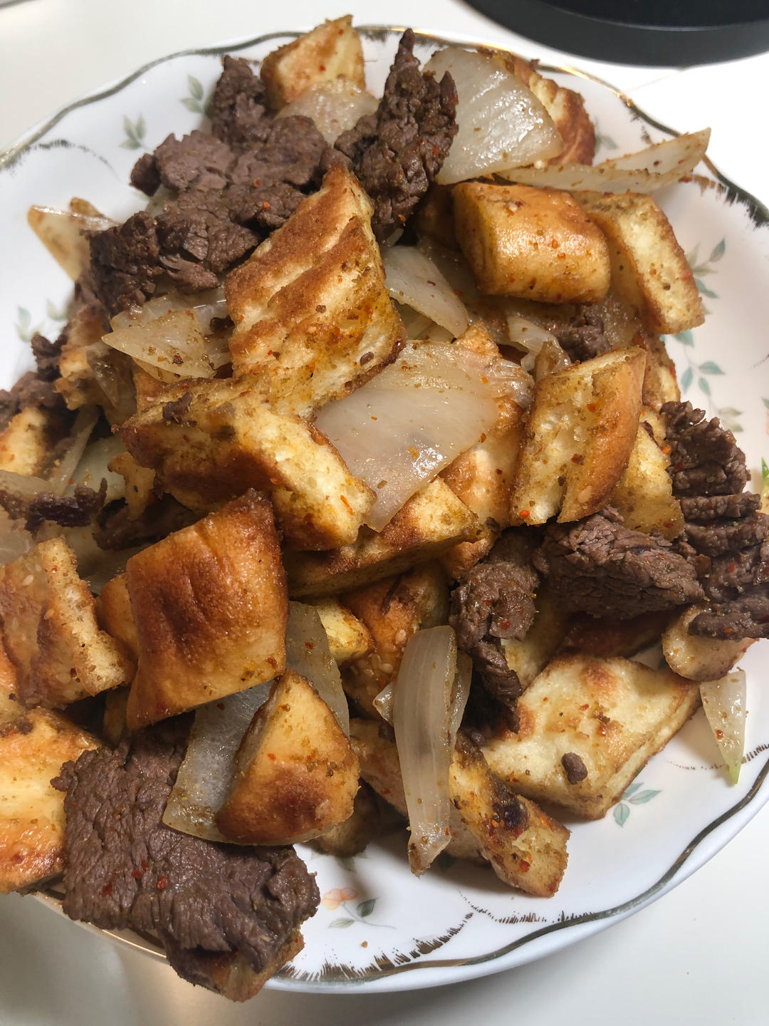孜然风味馕炒肉，馕酥脆烤肉香，超好吃的新疆菜！