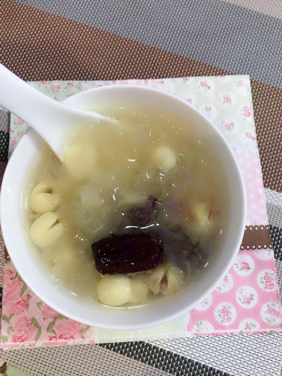 红枣银耳莲子羹