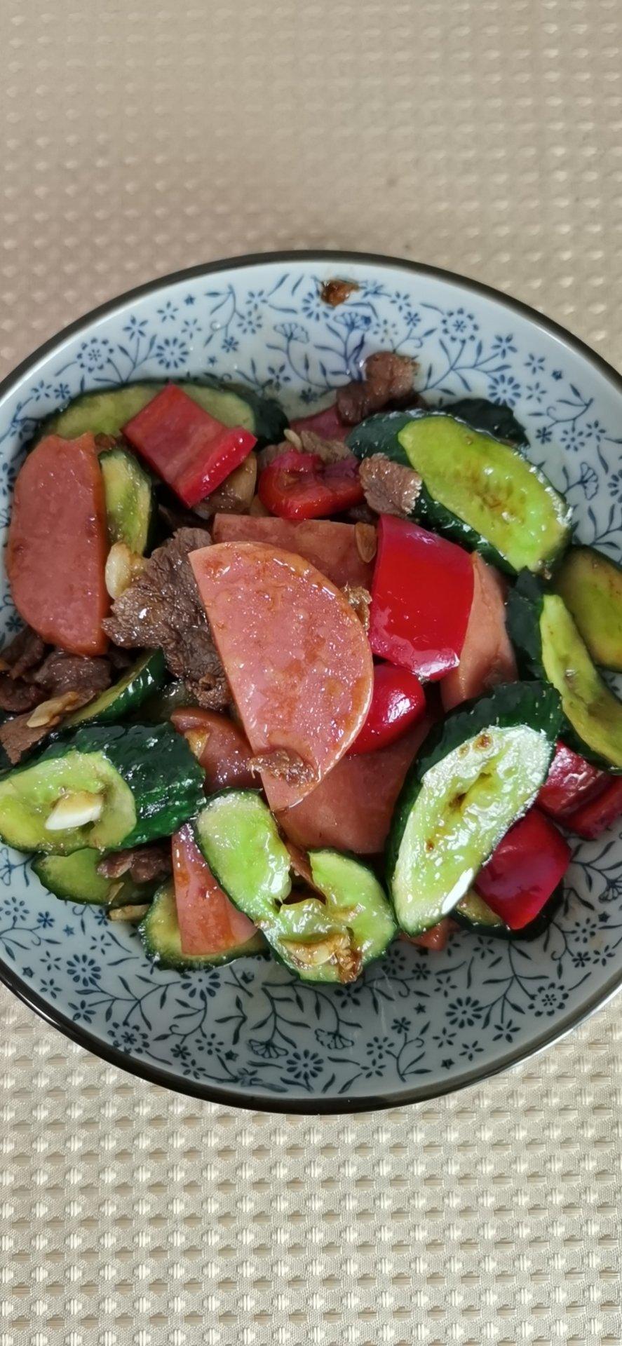 厨师长教你：“脆青瓜炒肉”的家常做法，爽脆的口感另一番感受