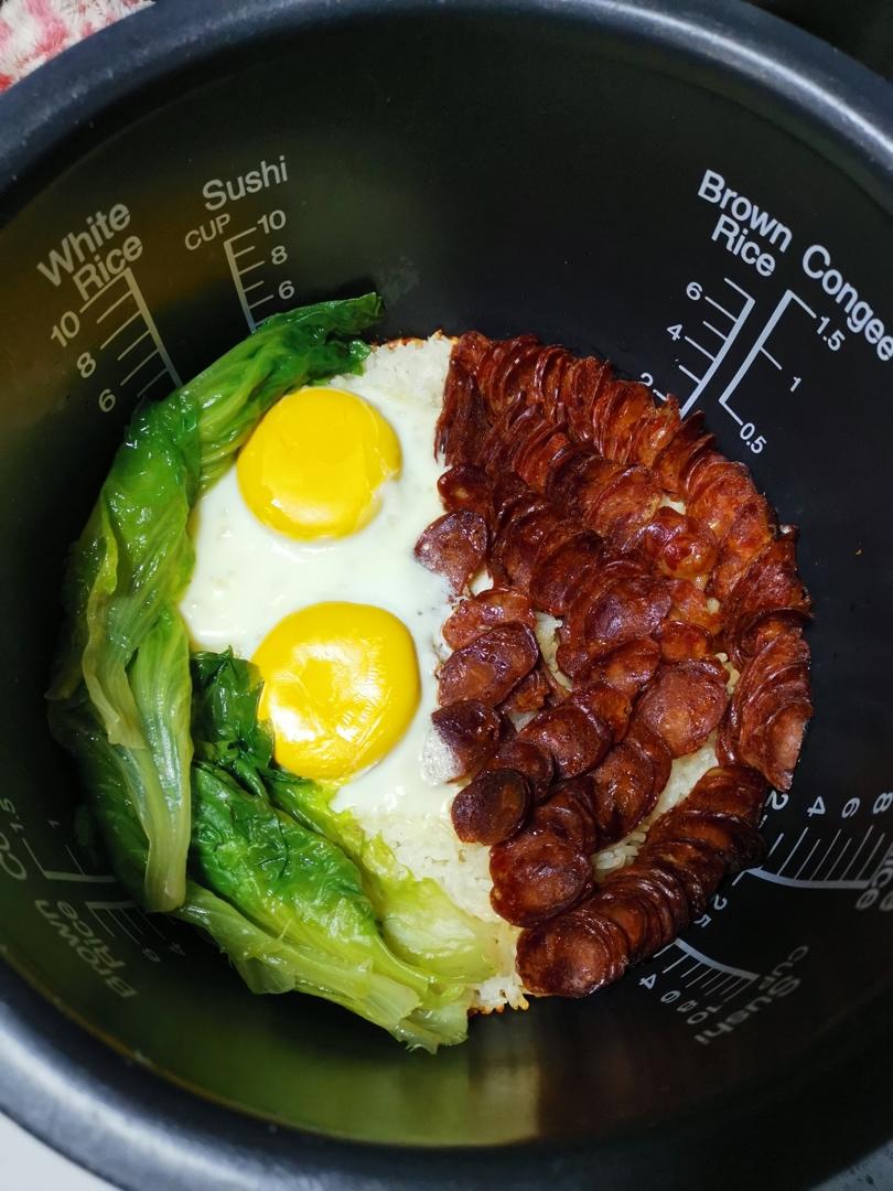 广式腊味煲仔饭