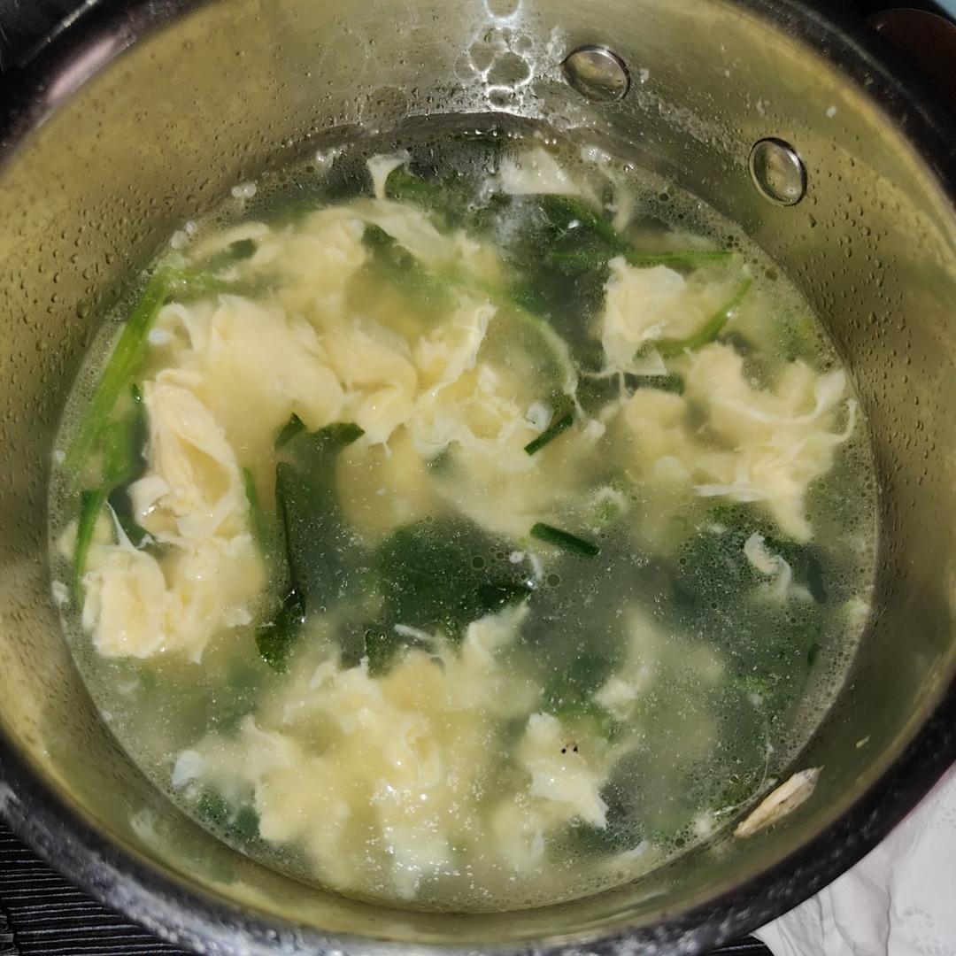 鸡蛋菠菜汤(跟酒店里喝的一个味道！)