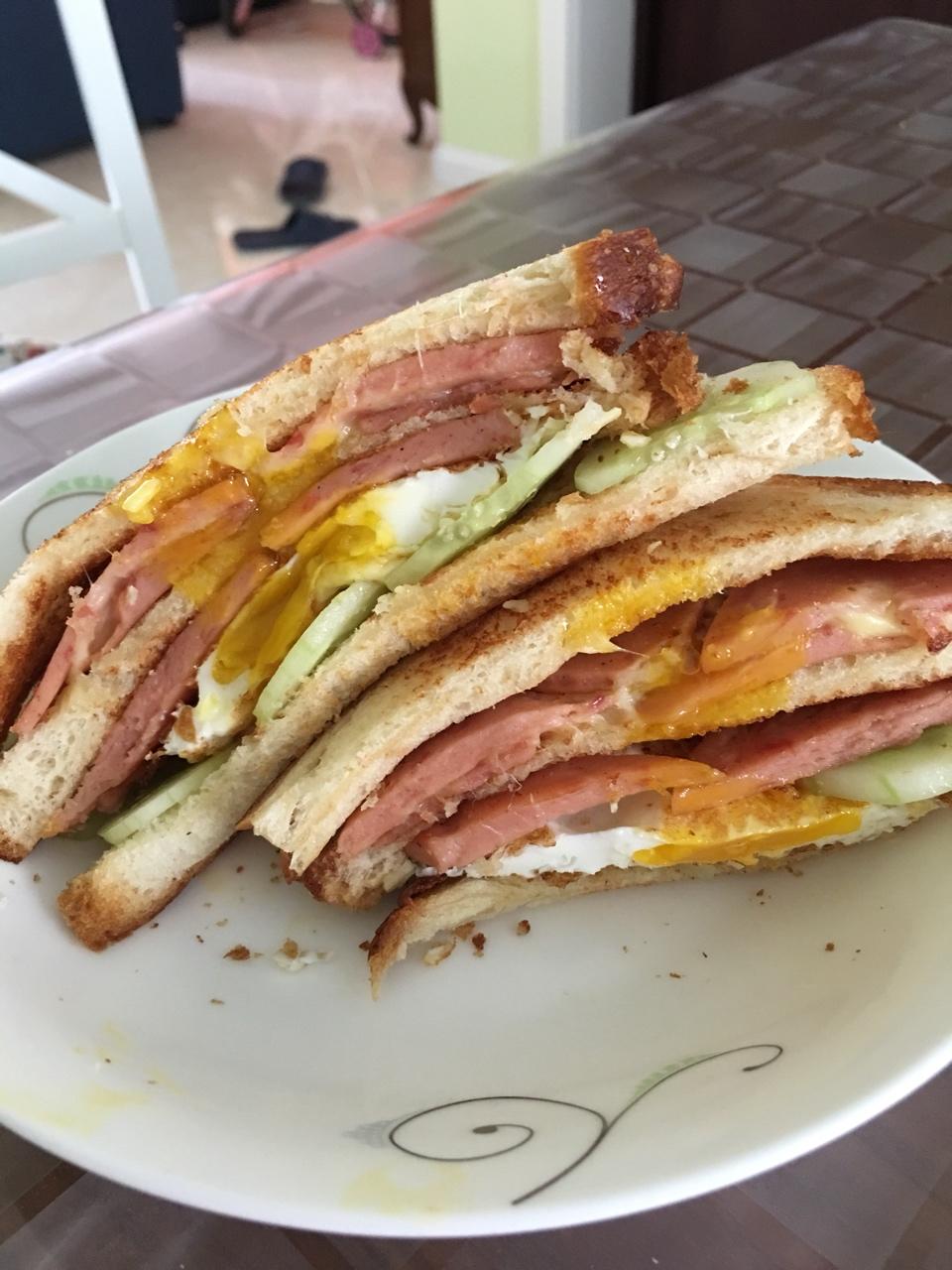 火腿芝士蛋三文治