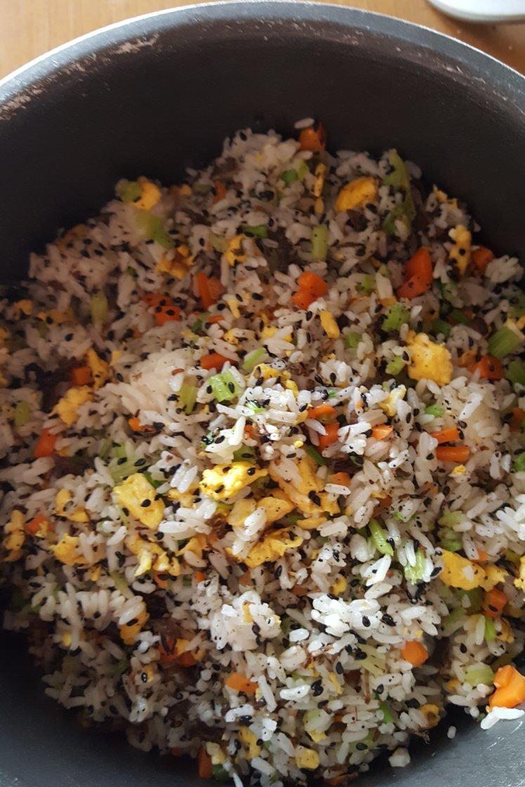 胡萝卜芹菜鸡蛋炒饭