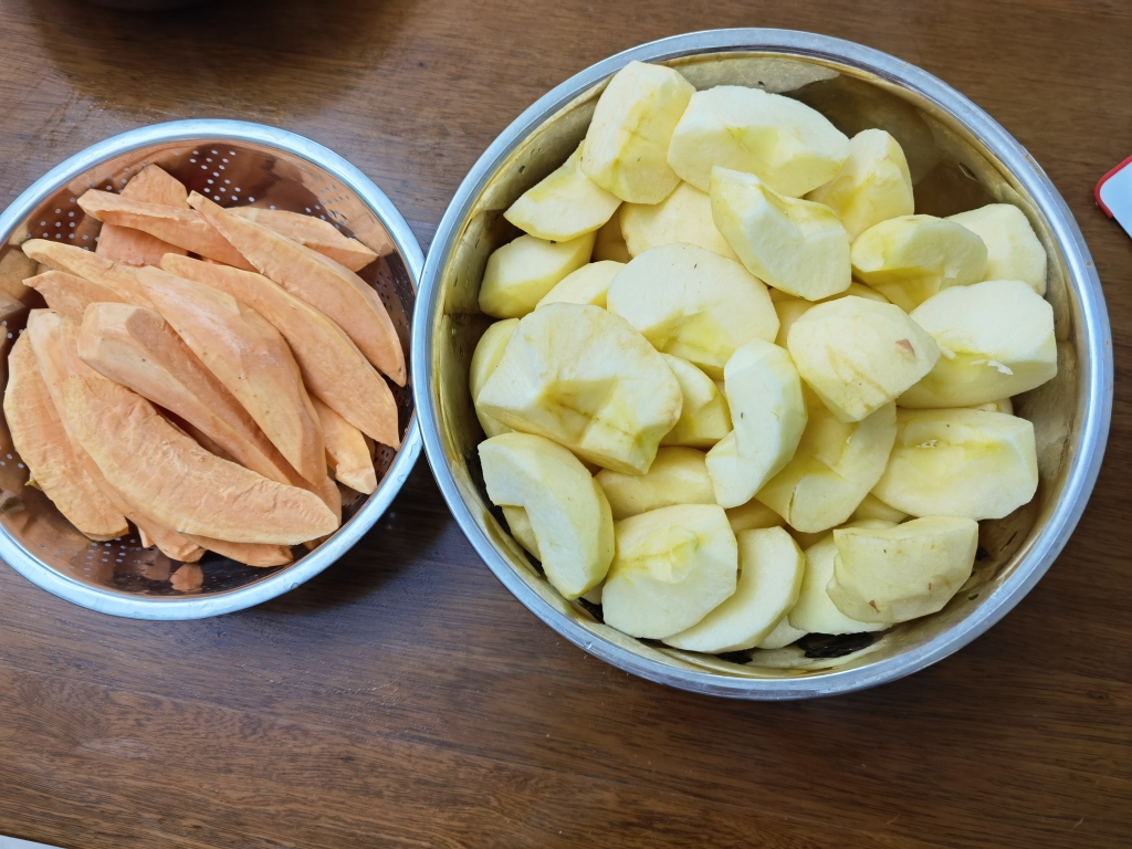 烤地瓜干、苹果干的做法 步骤2
