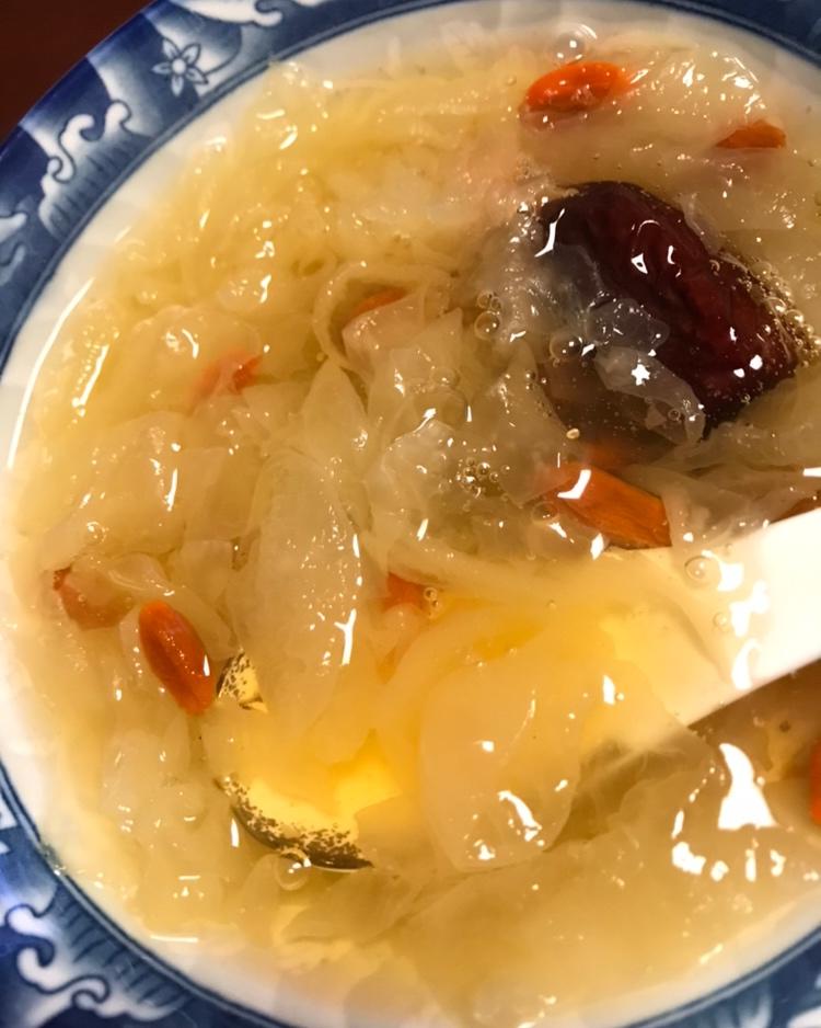 红枣枸杞银耳羹