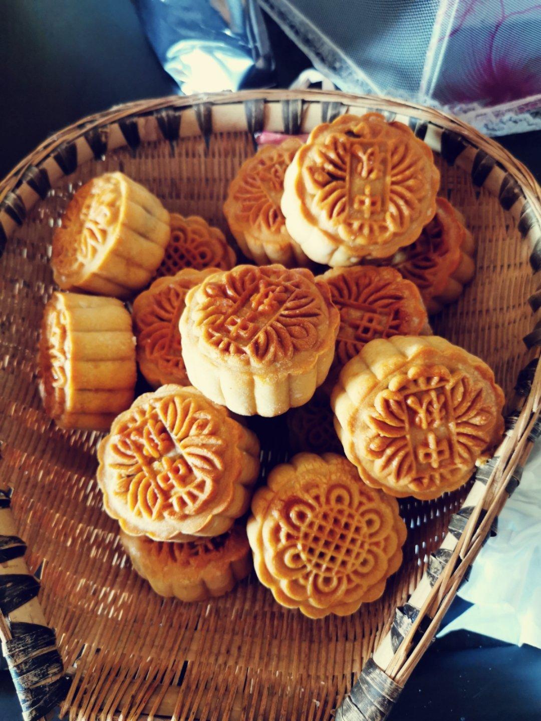 广式月饼—蛋黄莲蓉月饼