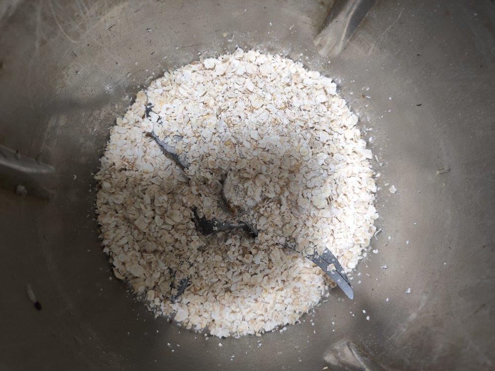 超级简单超快手-无油无糖超级健康的—香蕉燕麦坚果能量棒