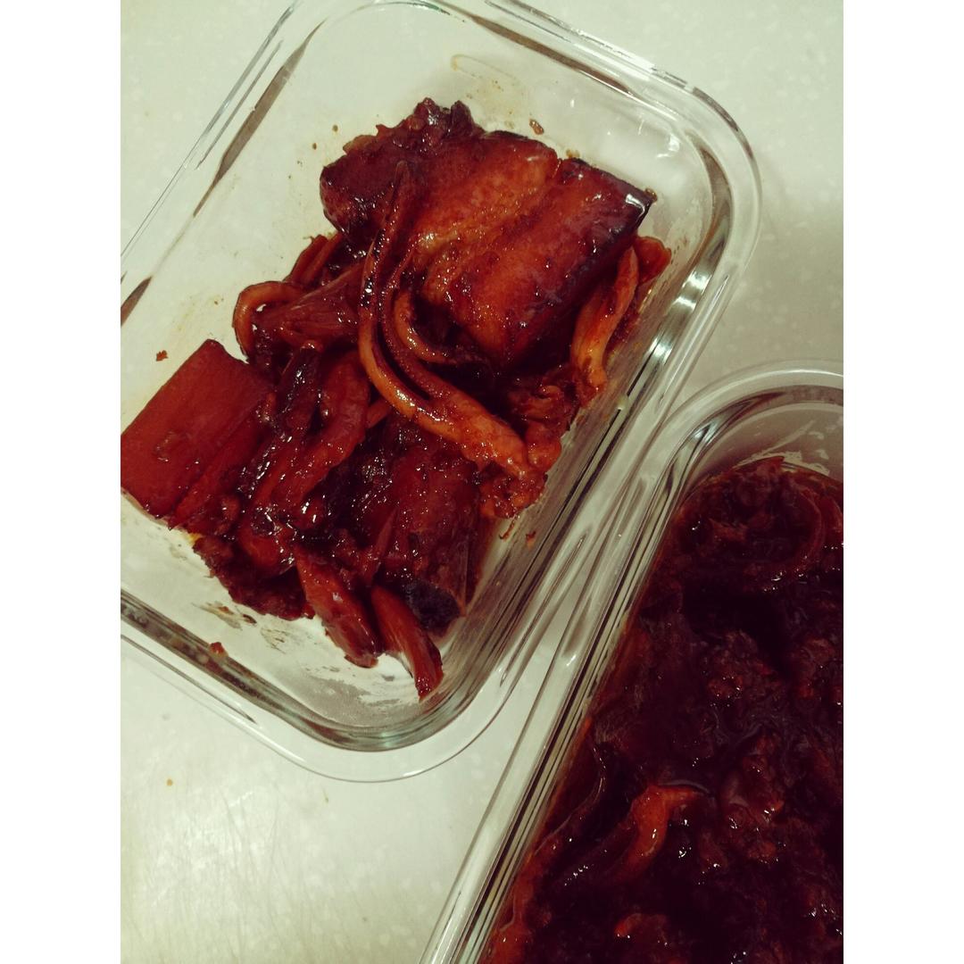 鹌鹑蛋鱿鱼红烧肉