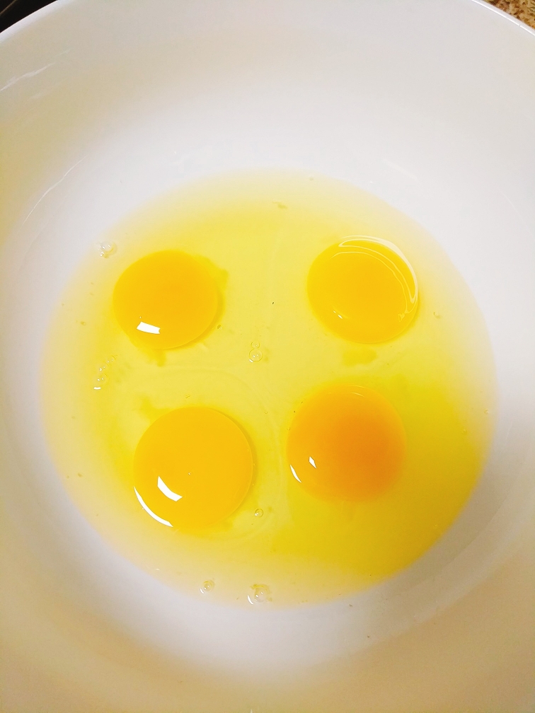 四个鸡蛋的鸡蛋海参羹的做法 步骤1