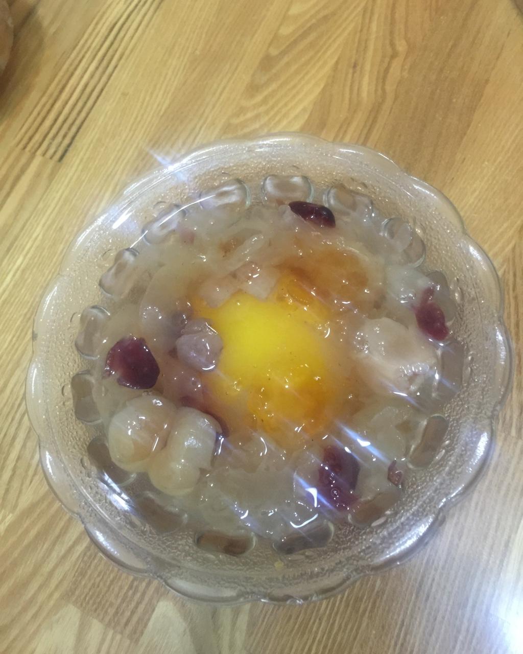 桃胶炖银耳
