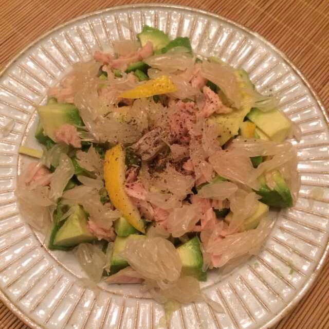 基础但靠谱的金枪鱼牛油果沙拉