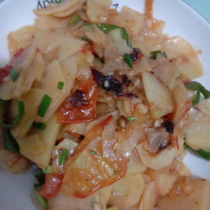 超级下饭菜红绿灯（番茄辣椒炒土豆）